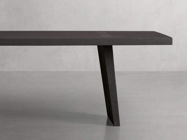 Panta Dining Table